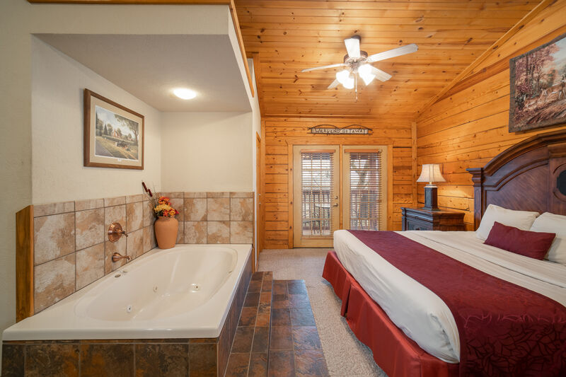 Romantic 1 Bed Cabin with Jacuzzi Tub Photo