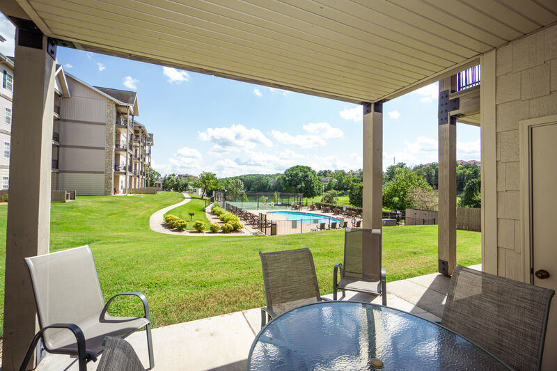Ground Level 2 King Bed, 2BA Golf Condo - Walk out to Pool! Photo