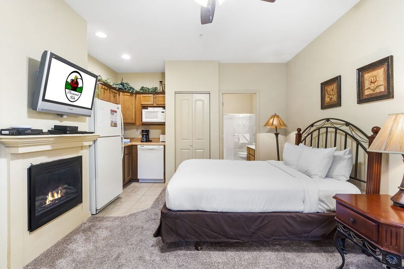 Queen Suite with Kitchenette Photo