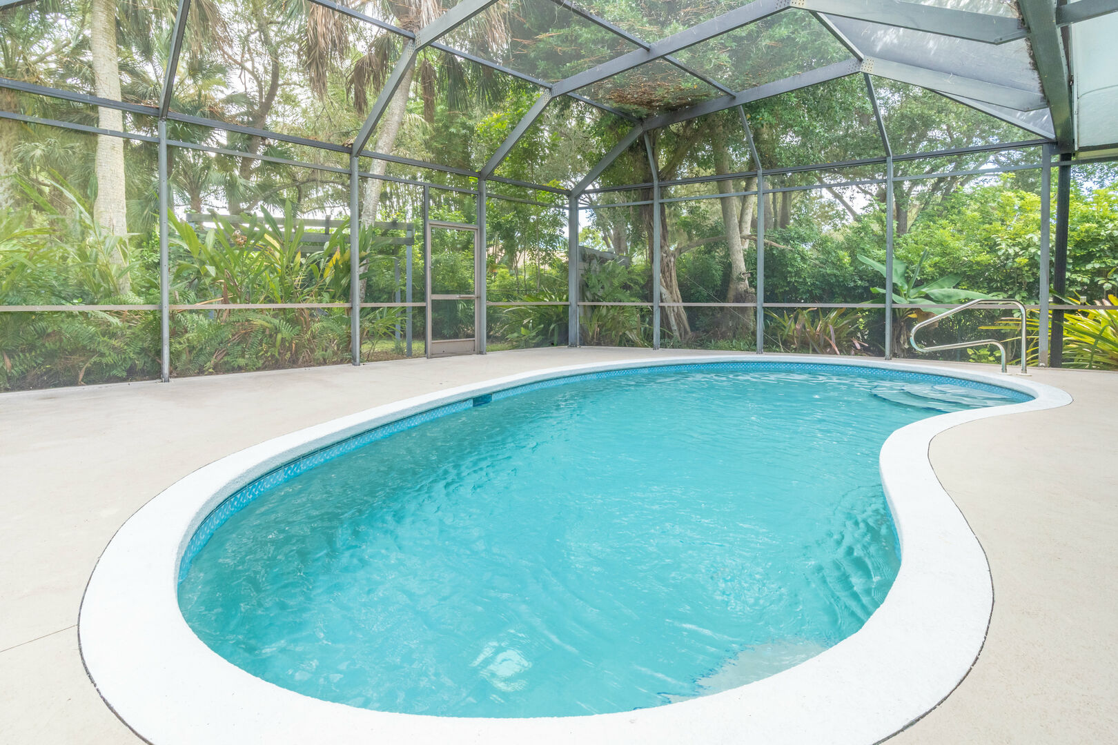 Newly Renovated Naples Pool Home!