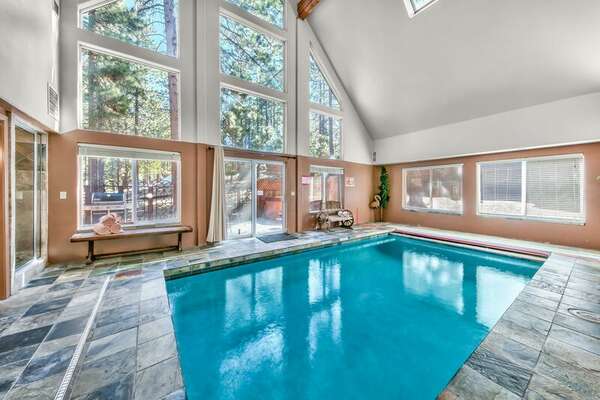 MV11 South Lake Tahoe Estate with pool VHR22-0223