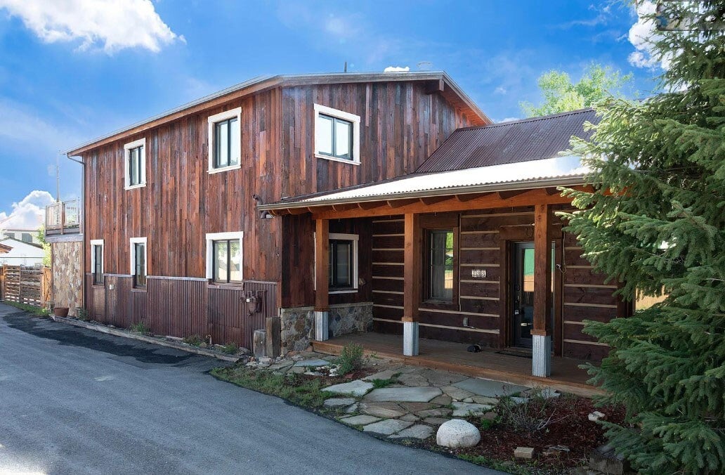 133 Eisenhower Cabin