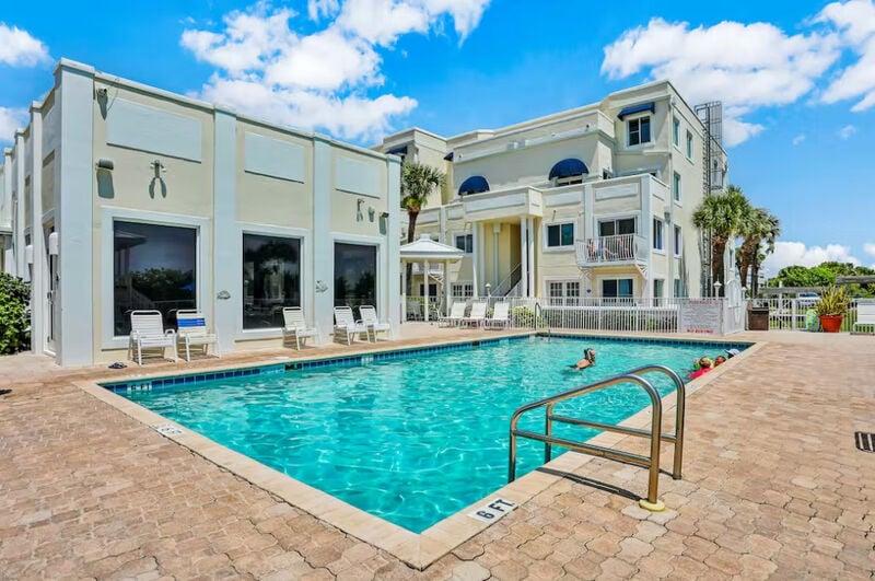 Royal Mansions 3204