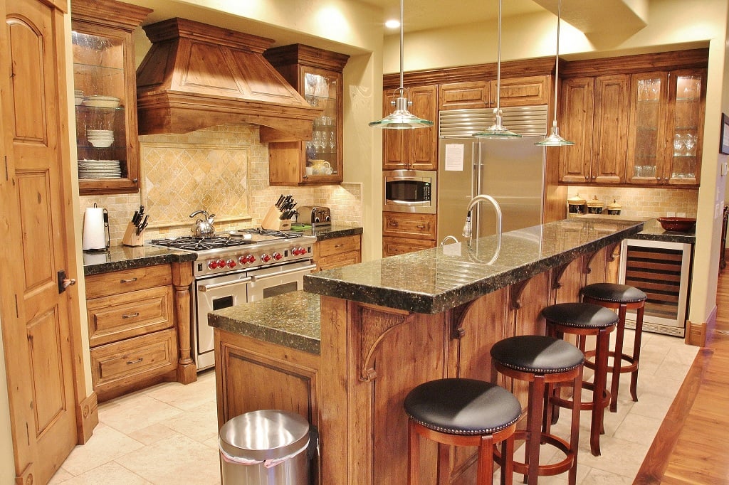 Fully Equipped Gourmet Kitchen with Granite Counters