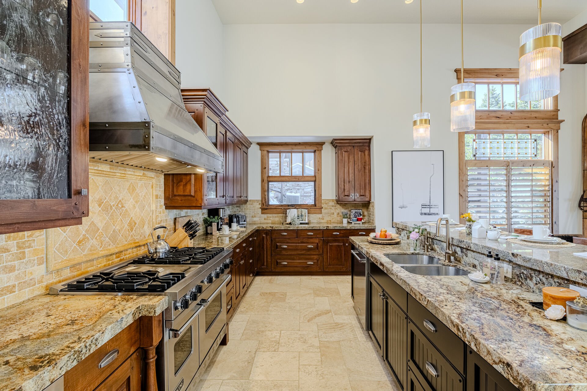 Fully Equipped Gourmet Kitchen with Stainless Steel Appliances
