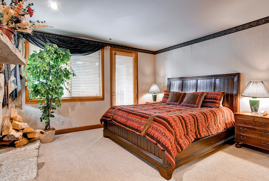 Master bedroom in Mont Cervin 201 - Deer Valley
