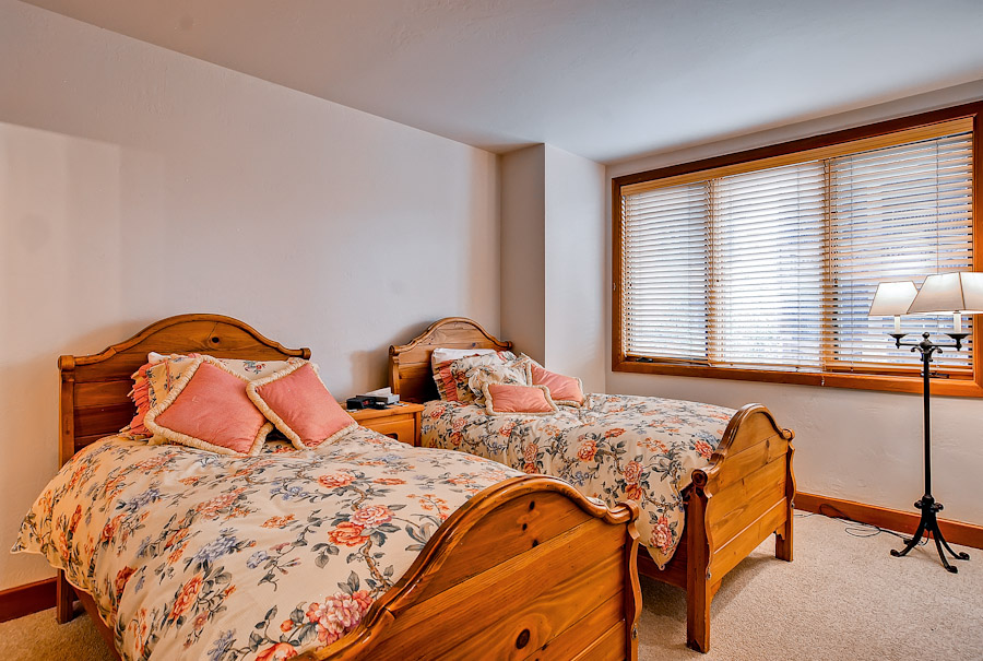 Second bedroom in Mont Cervin 201 - Deer Valley