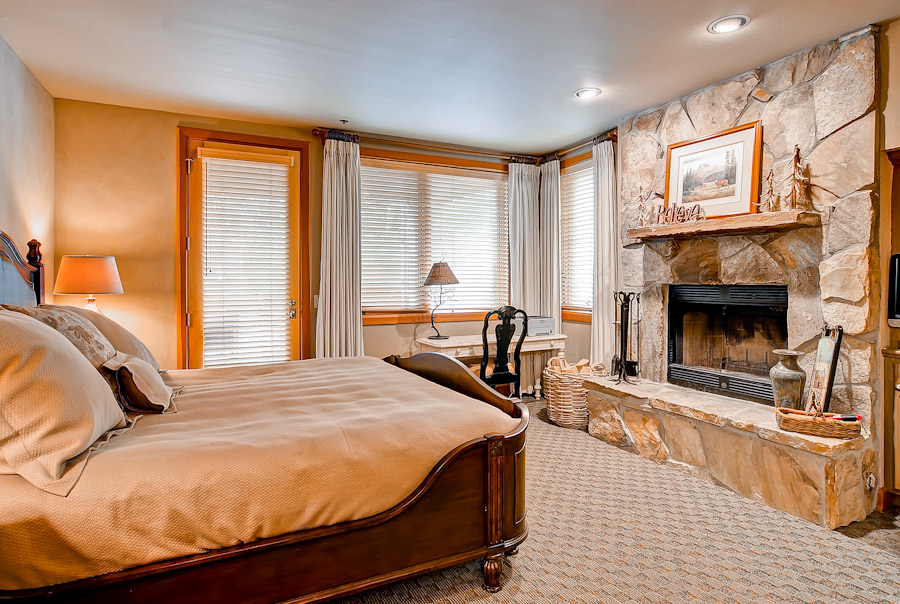 Master bedroom in Mont Cervin 202 - Deer Valley