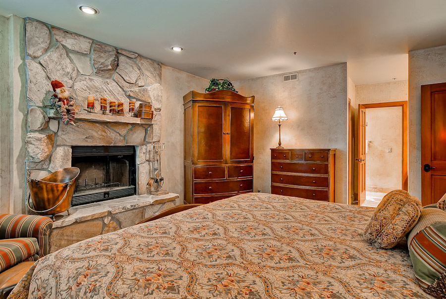 Master bedroom in Mont Cervin 302 - Deer Valley