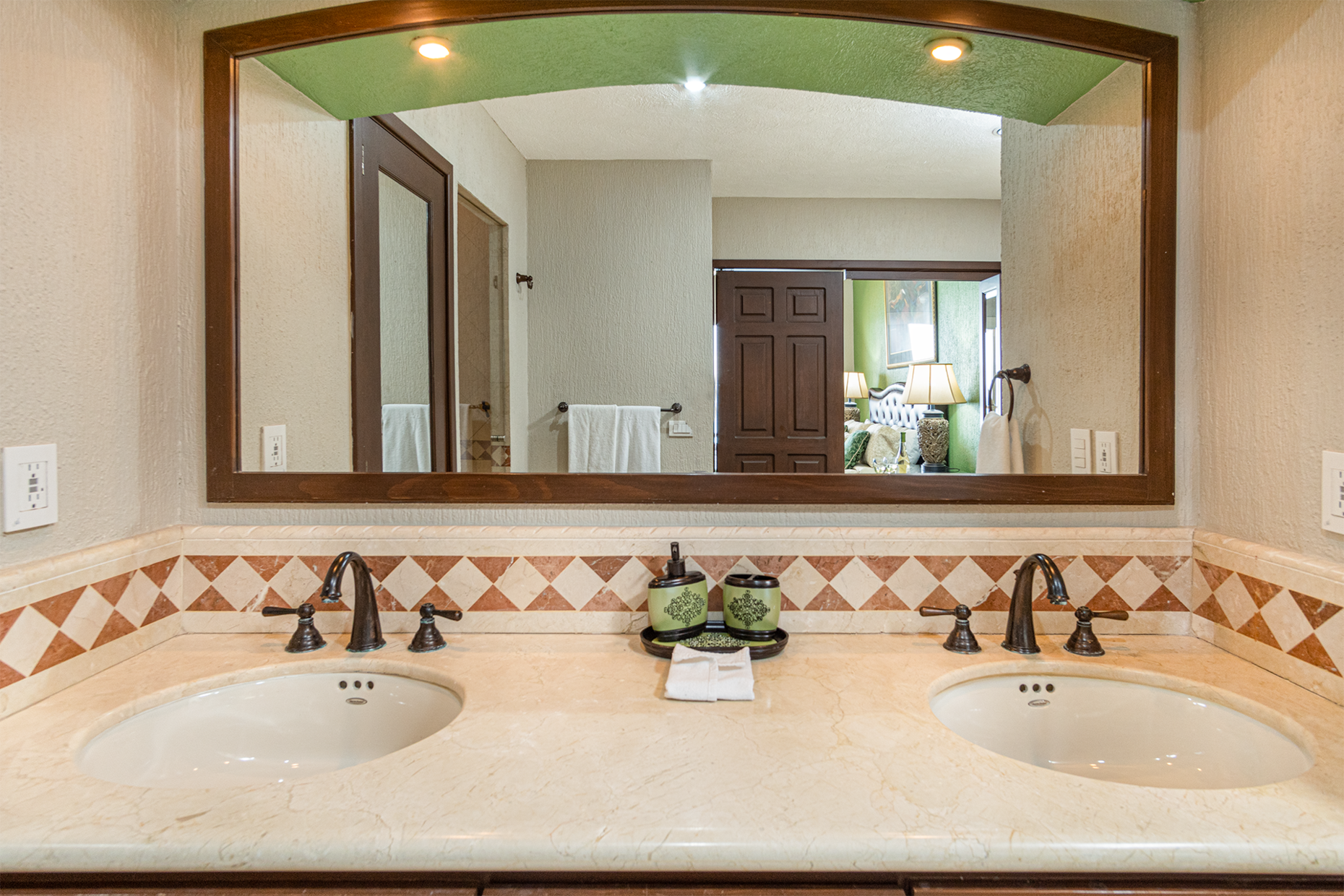 Vanity of the main bathroom with double sinks.