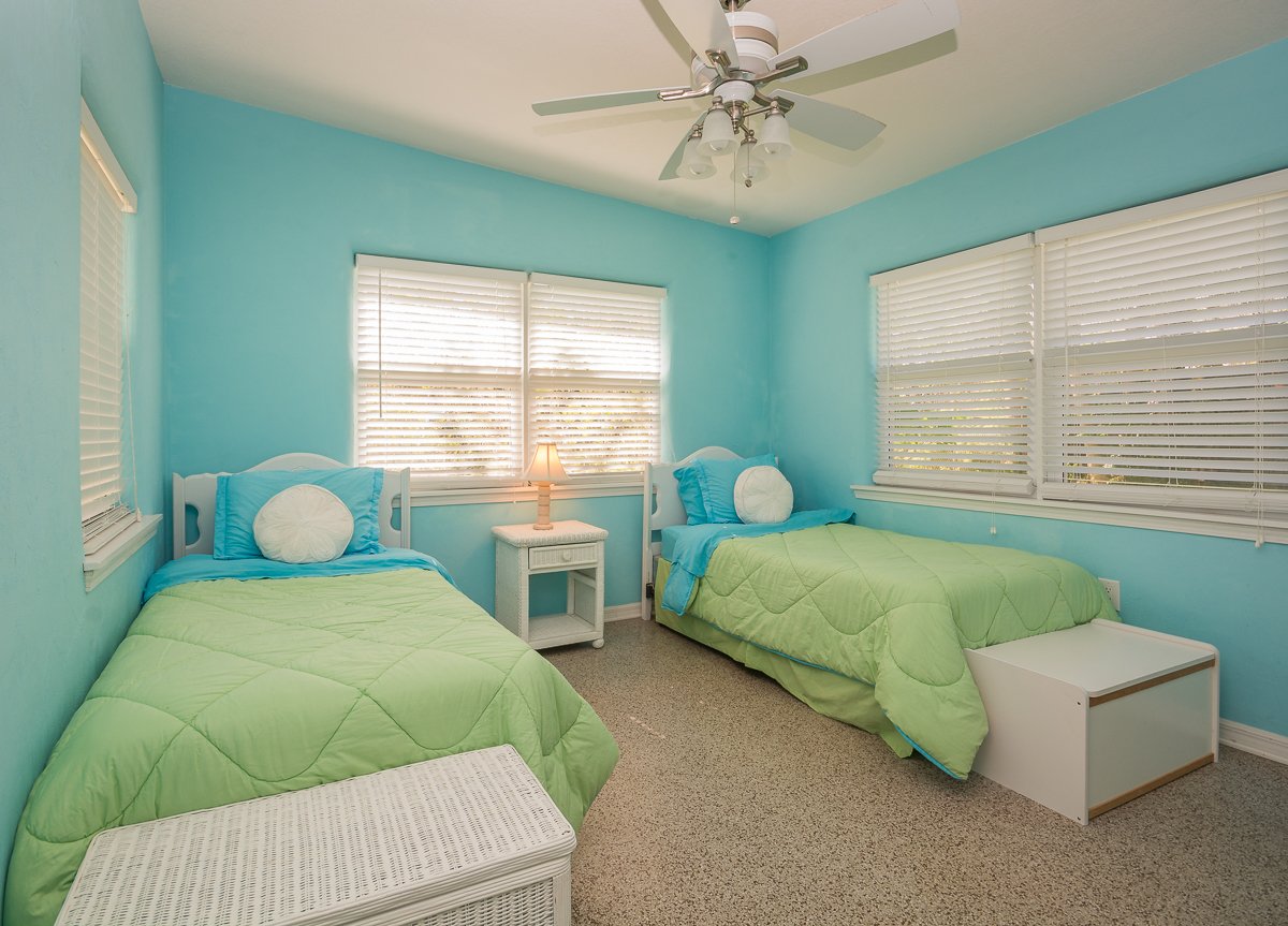 Fun, beachy 3rd bedroom with 2 twins.