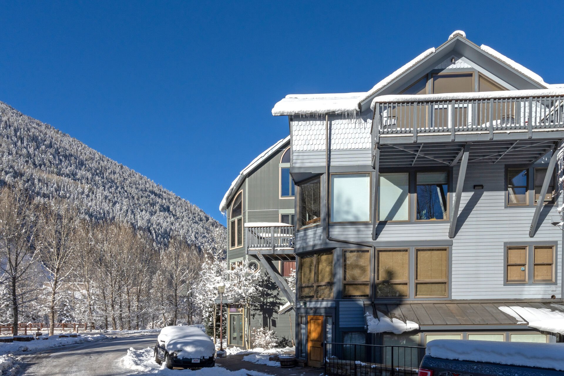 Side view of our Plunge H Telluride vacation condo