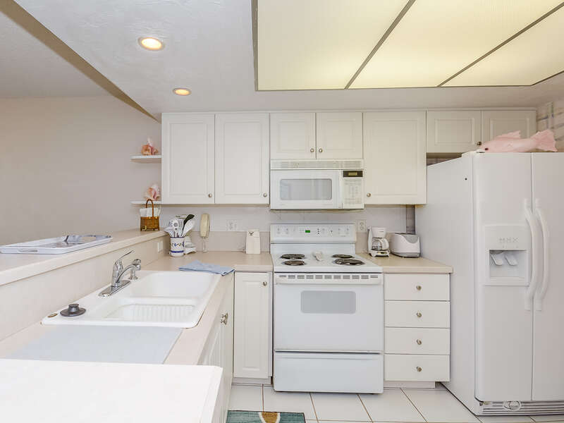Updated, Fully Equipped Kitchen at 1 Bed Vacation Rental FL