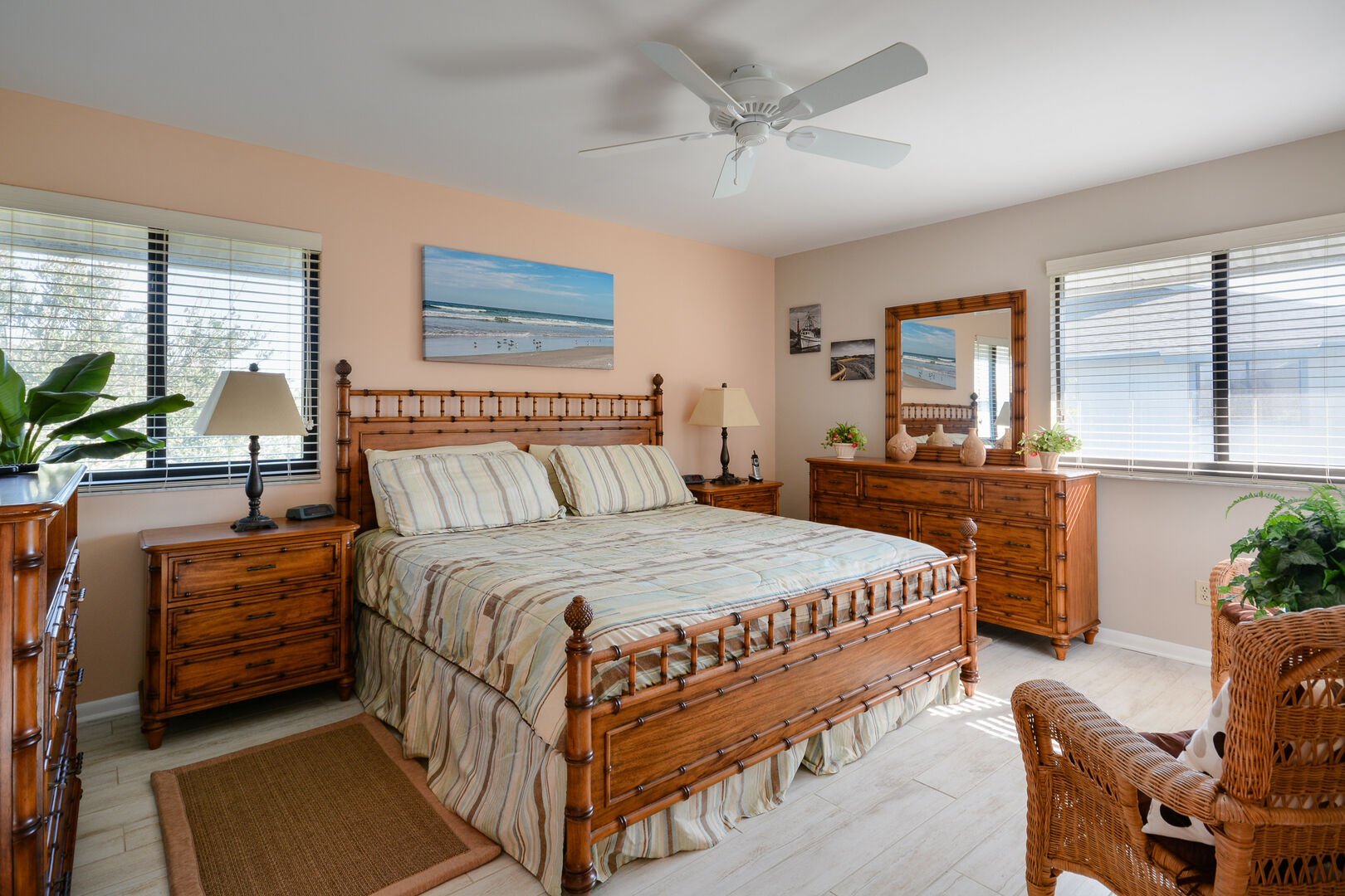 Master bedroom with king size bed, flat screen HDTV, access to the patio and private bath.