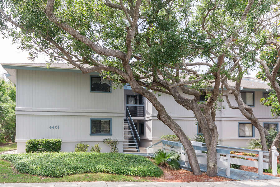 This New Smyrna Beach vacation rental is located in Building 4401.