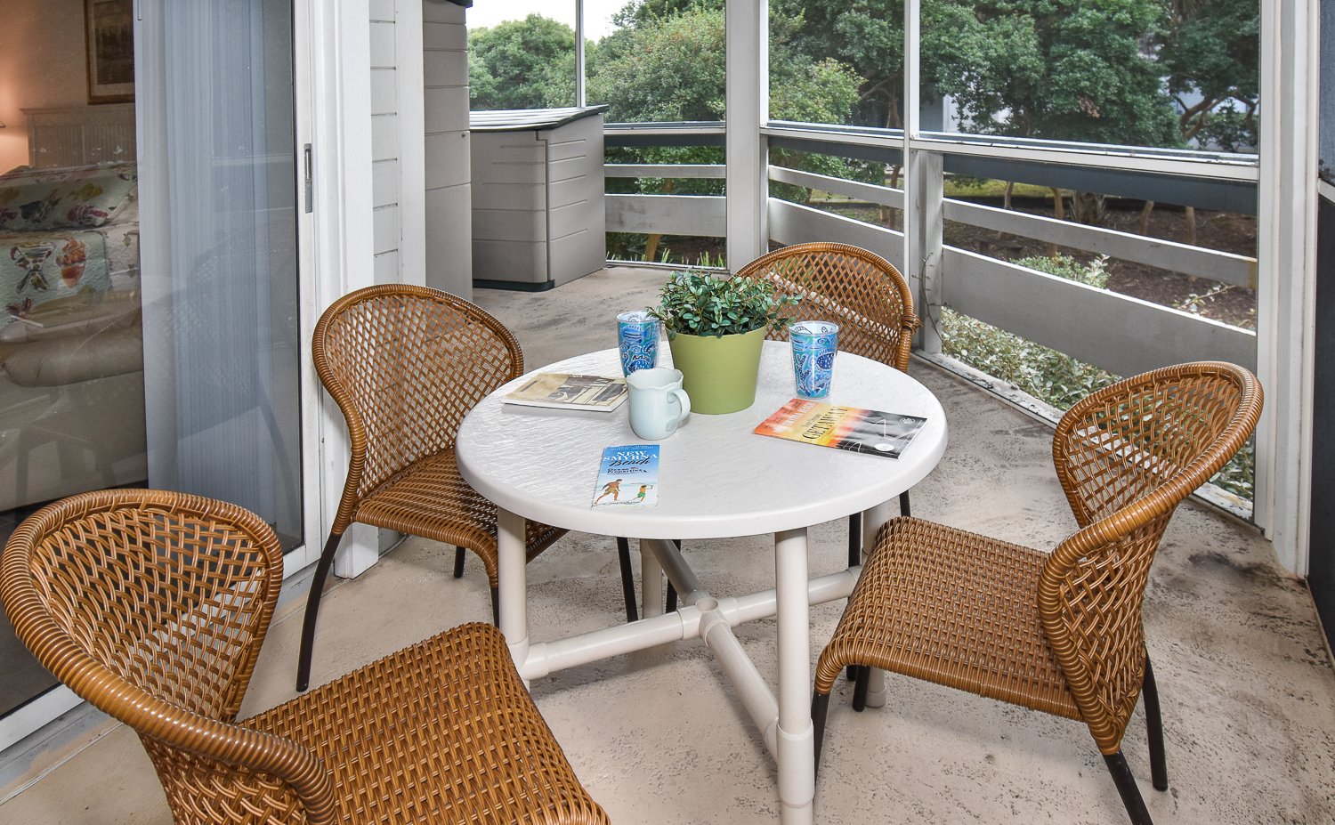 Large screened patio and sun deck outside the New Smyrna Beach vacation home.