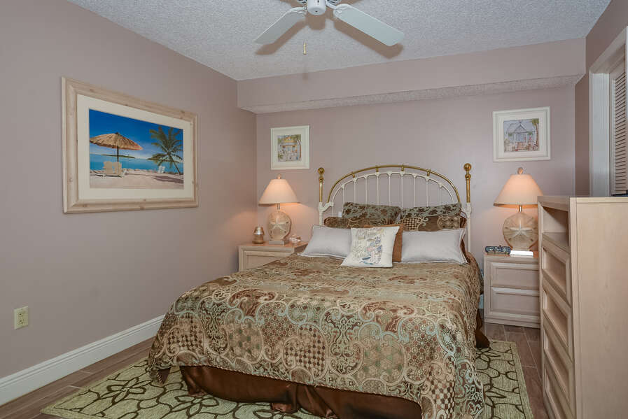 The 2nd bedroom of this New Smyrna Beach rental features a queen-size bed and access to the 2nd bath.