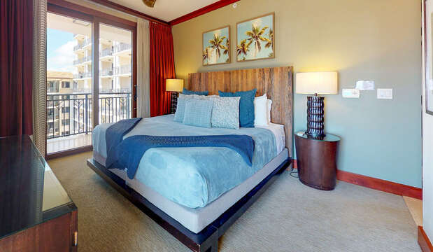 Master Bedroom with King Bed and access to Lanai