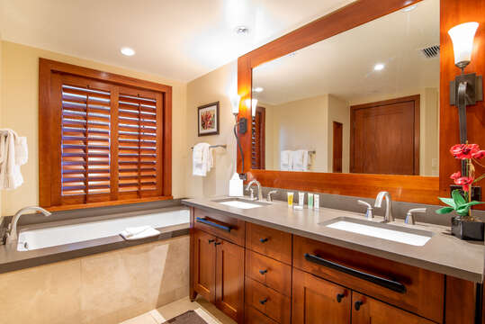 The Large Master Bath of Beach Villas BT-610 has both a Walk-in Shower and a Deep Soaking Tub & Dual Sinks