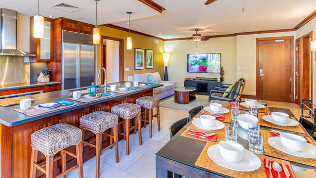 Dining Area with Table and Chairs for Six as well as the Breakfast Bar in Beach Villas OT-224