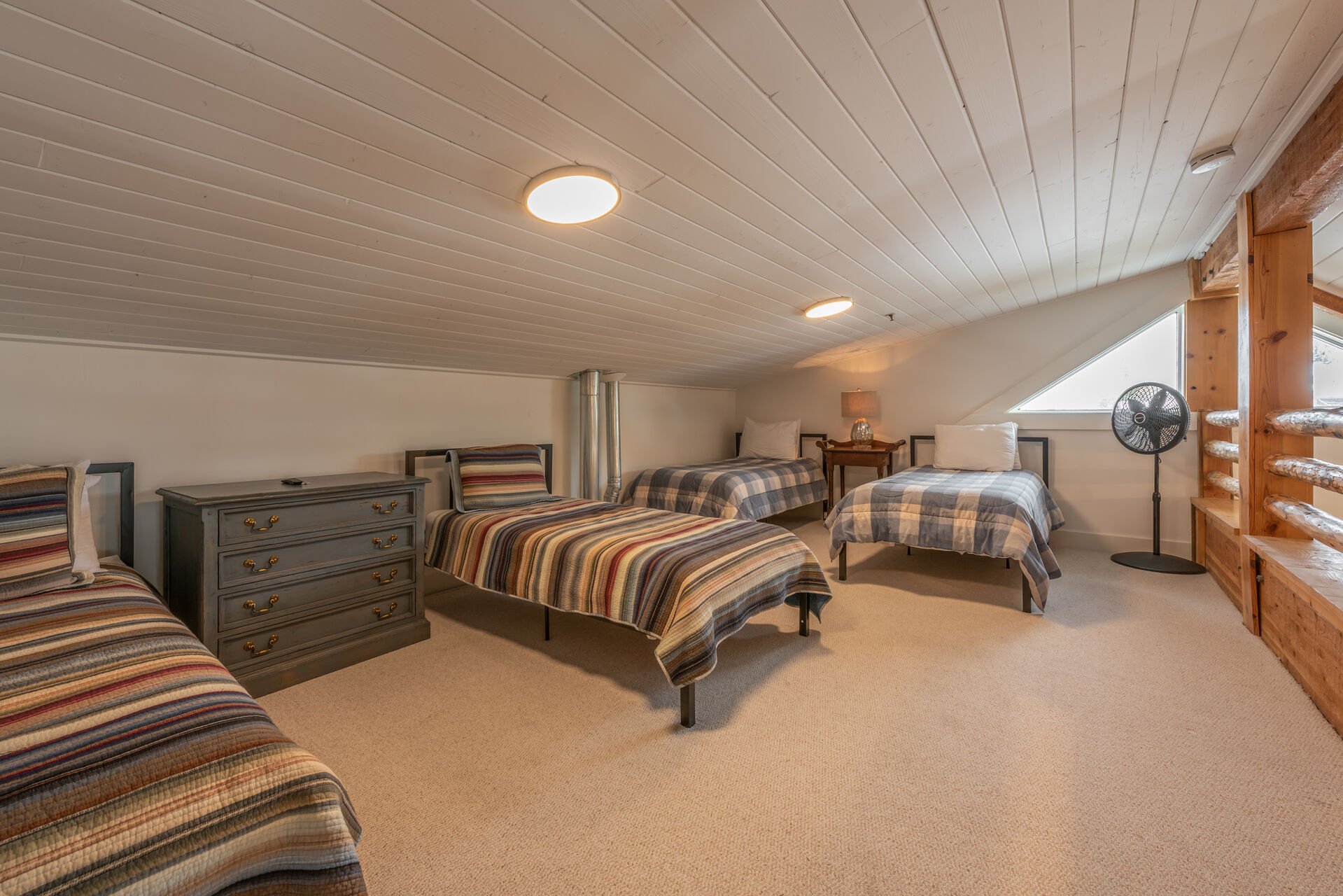 Loft with 4 Twin Beds and a 40