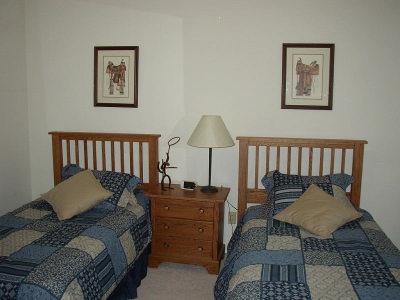 Guest Bedroom #1 (2 Twin Beds)
