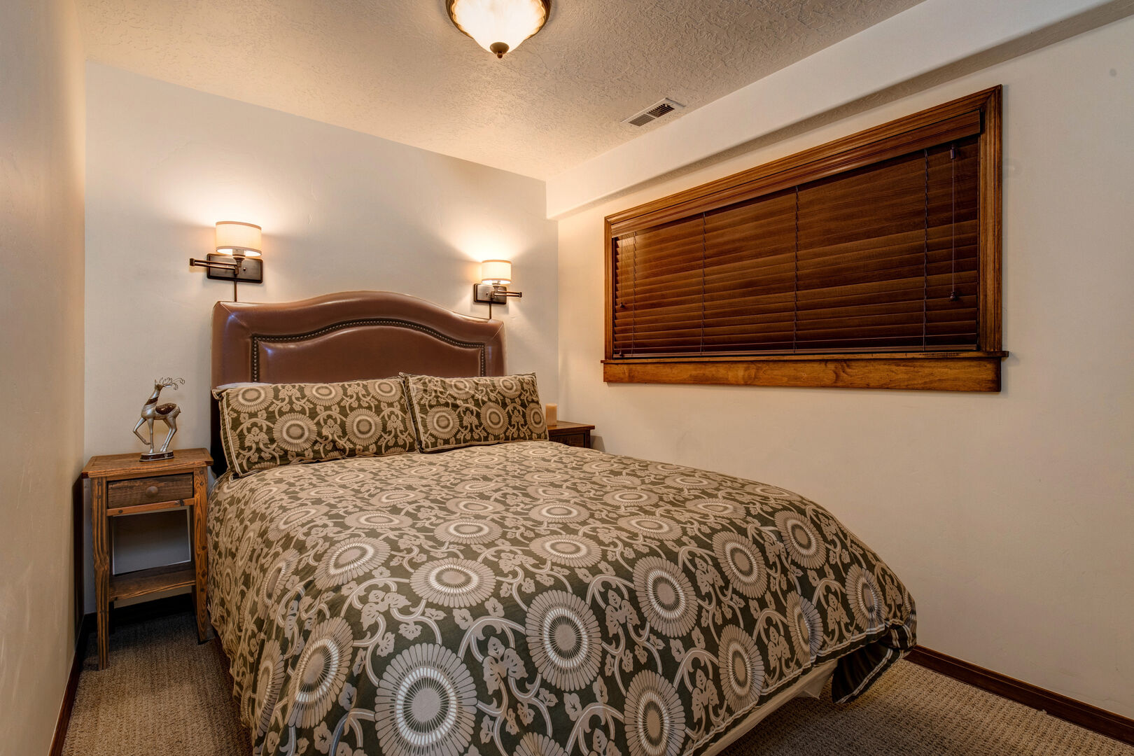 Bedroom 5 | Lower Level, Queen Bed, TV, Full Bath with Shower/Tub Combo Shared with Bedroom 6