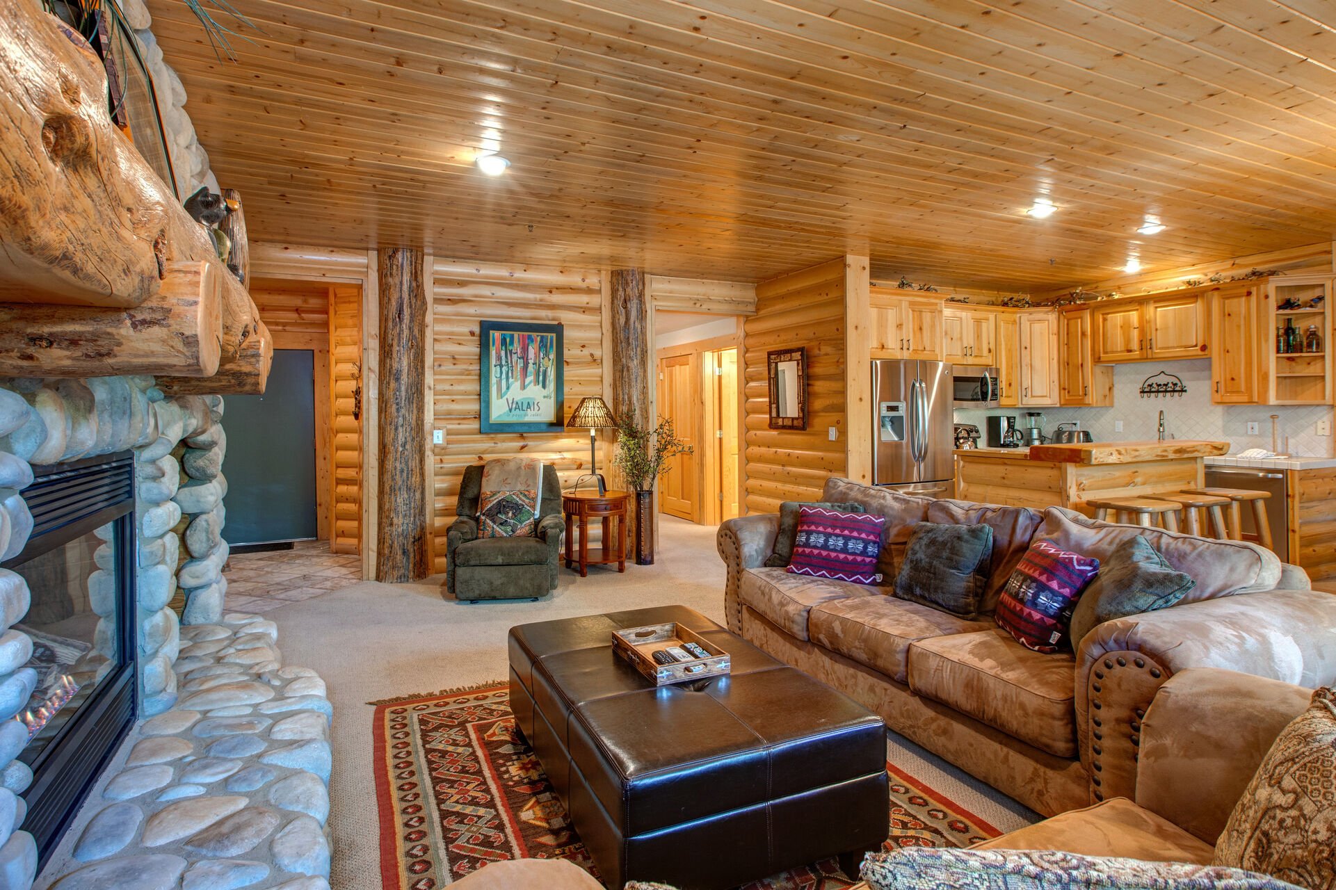 Comfortable and Inviting Log Cabin Design