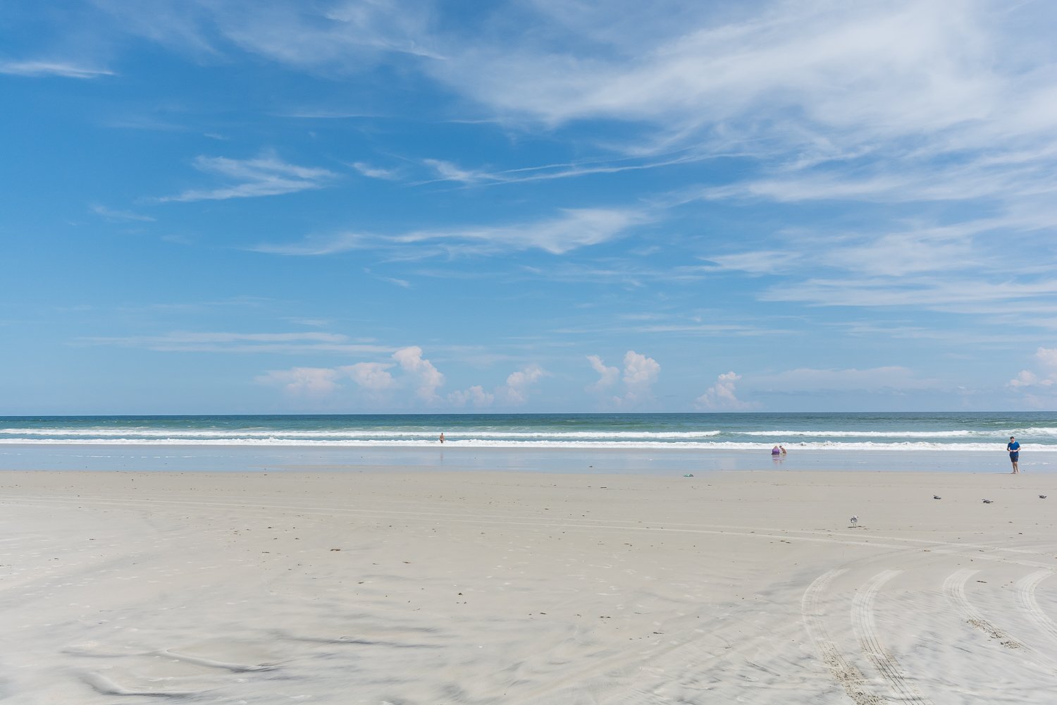 Beautiful New Smyrna Beach. Car free area. Just a short walk from the house.