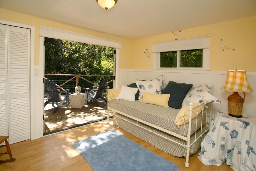 Guestroom with deck access