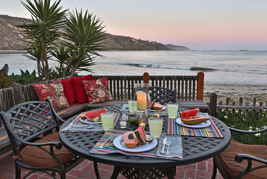 Warm twilight colors are backdrop to al fresco dining