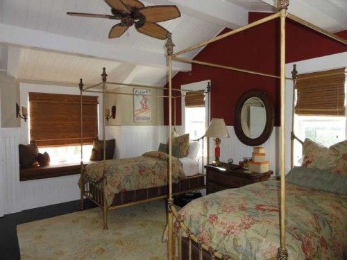 Guest Suite with dual queen beds