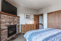 Master Bedroom, King Bed, Flatscreen TV, Gas Fireplace