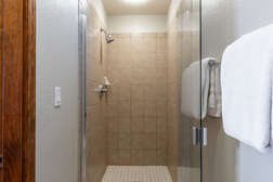 En-Suite Master Bathroom, Shower