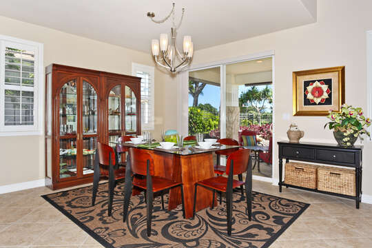 Dining Area with Doors to Lanai