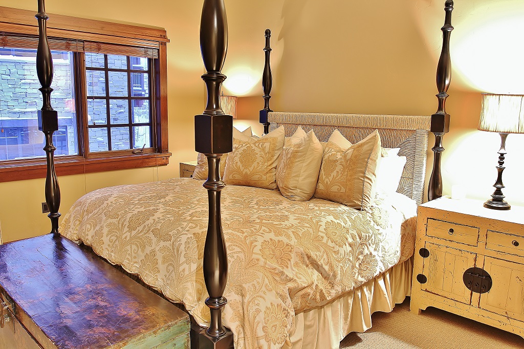 Grand master bedroom with king bed, 40