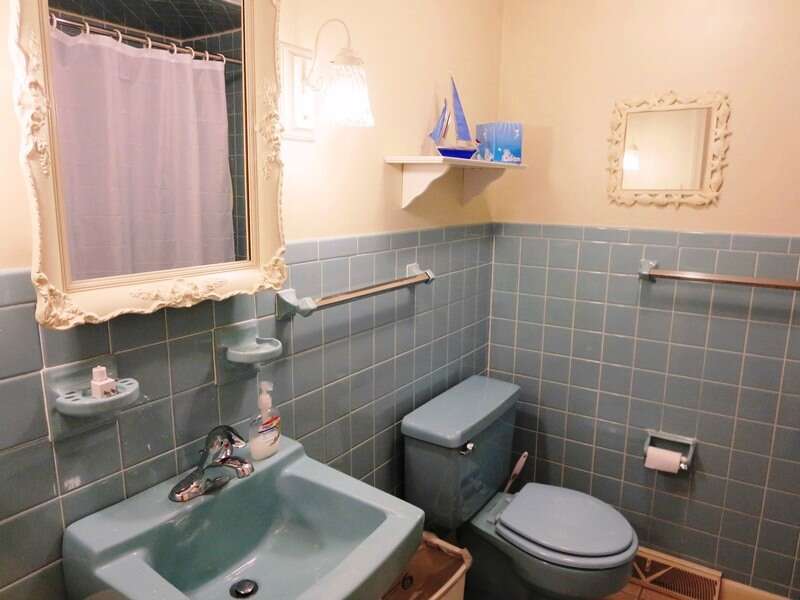 Bathroom #2 is located off of the hall and offers a tub and shower - 26 Ridgevale Road South Harwich Cape Cod New England Vacation Rentals #BookNEVRDirectPlaceOnTheCape