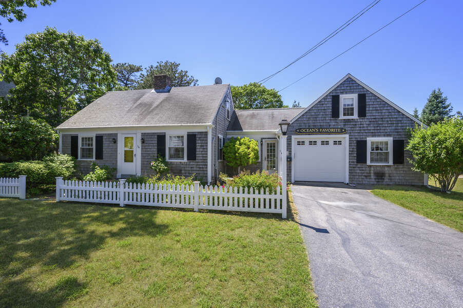 Welcome to Oceans Favorite-54 Hiawatha Road Harwich Port Cape Cod New England Vacation Rentals