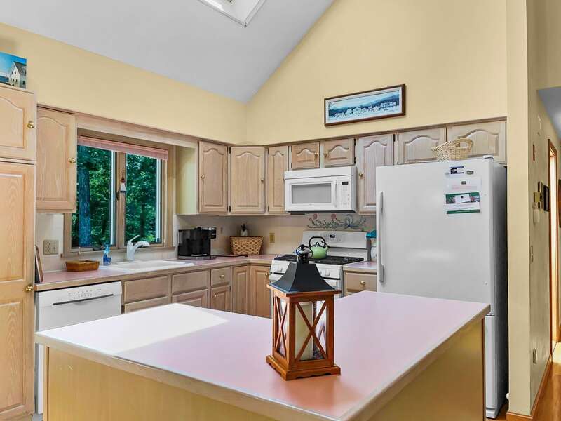 Fully equipped kitchen - 11 Cranwood Road Harwich Cape Cod New England Vacation Rentals-#BookNEVRDirectAoibhneas
