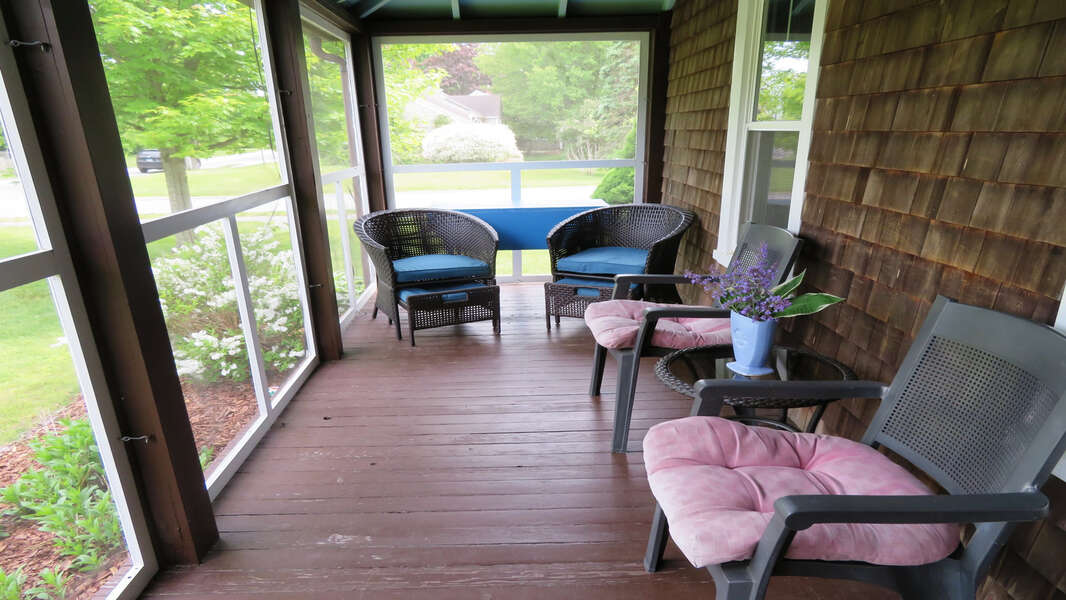 Sit back and enjoy your favorite libation  - 38 Pleasant Street Harwich Port Cape Cod New England Vacation Rentals