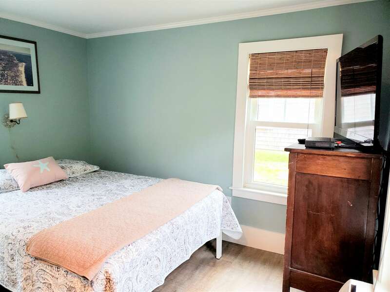 Flat screen tv, and a Queen bed. Located just off of the kitchen - 38 Pleasant Street Harwich Port Cape Cod New England Vacation Rentals