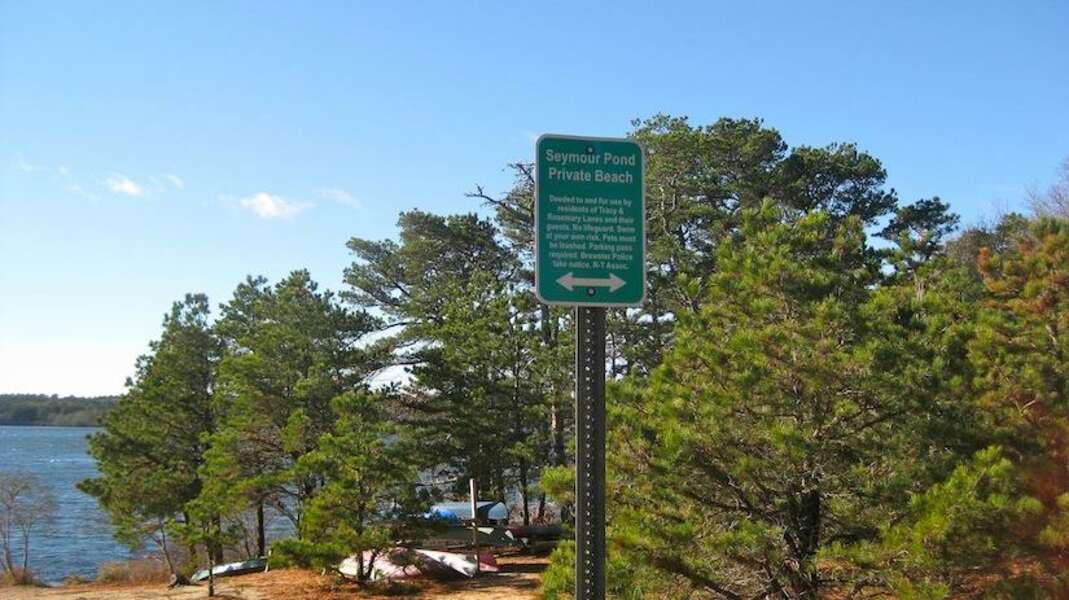 2 Minute walk to the Popular Seymour Pond - Brewster Cape Cod New England Vacation Rentals