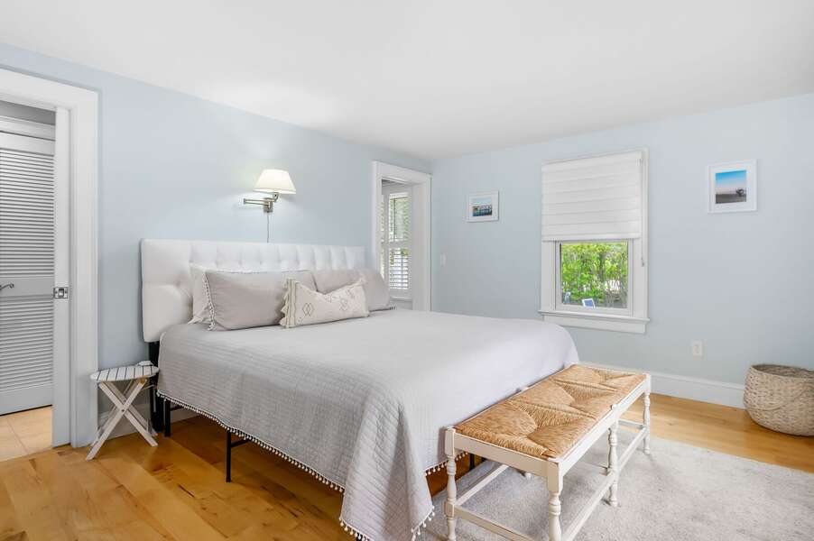 Primary Bedroom #1 on the main level with en suite Bathroom #1  - 201 Main Street Chatham Cape Cod - Sandpiper - NEVR