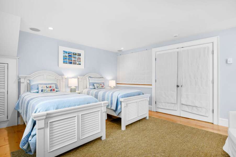 Upper level Bedroom #3 with 2 Twin Beds and en suite Bathroom #3 - 201 Main Street Chatham Cape Cod - Sandpiper - NEVR