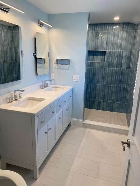Upper level Bathroom #2 en suite with shower - 201 Main Street Chatham Cape Cod - Sandpiper - NEVR