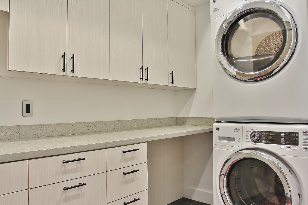 Laundry room with full-size washer/dryer