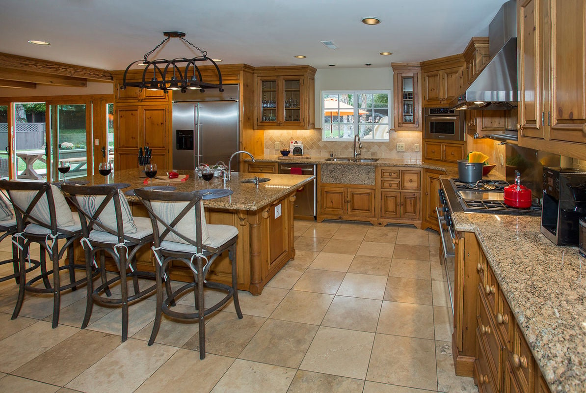 Spacious Kitchen with every amenity