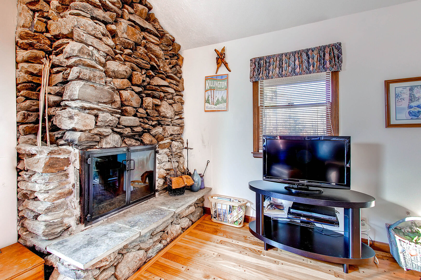 Living Room w/ stone fireplace and flat screen Tv