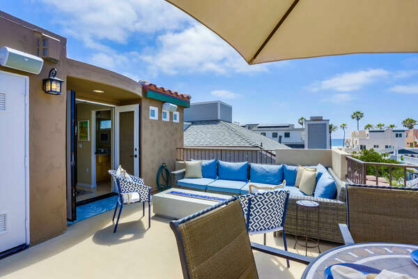 3rd Floor Deck w/ Outdoor Dining, BBQ, Fire Pit & Lounge Seating