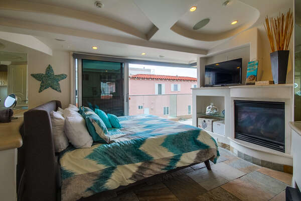 Master bedroom Features Cali King Bed.